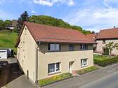Vorderansicht - Großzügiges Einfamilienhaus - ideal für Handwerker!