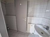 Sanitärraum im kleineren Bereich - 