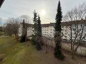 Ausblick westlich - Bezugsfreie 3 Zimmer-Wohnung mit West-Balkon und Einzelgarage in der Singener Nordstadt