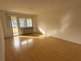 Wohnzimmer - 3 Zimmer Etagenwohnung zum Kaufen in Singen
