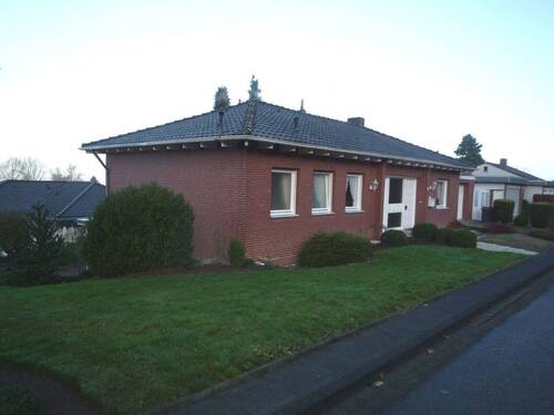 Vorderansicht 2 - 7 Zimmer Mehrfamilienhaus, Wohnhaus in Northeim