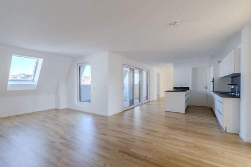 Großzügiger Wohn-/ Essbereich - 4 Zimmer Etagenwohnung zum Kaufen in Stuttgart / Zuffenhausen