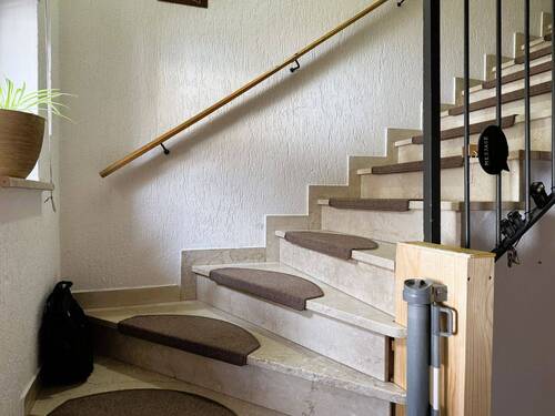 Aufgang ins Dachgeschoss.JPG - 