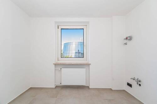 Küche mit Fenster - Etagenwohnung mit 93,00 m&sup2; in München zum Kaufen