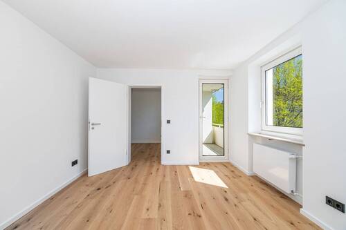 Schlafzimmer mit Balkon - 
