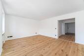 Wohnzimmer mit Blick in die Diele - 