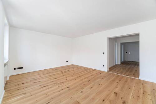 Wohnzimmer mit Blick in die Diele - 