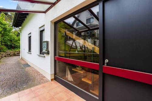 Hauseingang - Einfamilienhaus mit 205,00 m&sup2; in Gelnhausen zum Kaufen