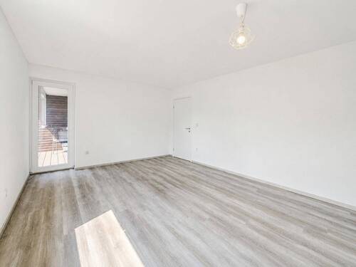 Wohnzimmer - Renovierte 2-Zimmer-Wohnung in Altdorf ab Juli verfügbar