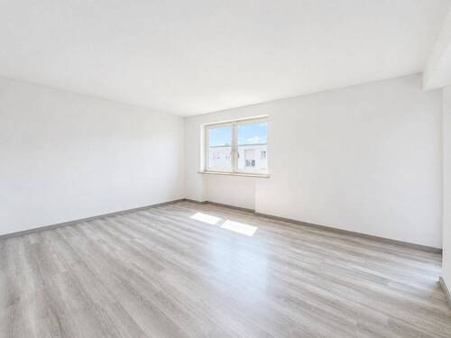 Wohnzimmer - 2 Zimmer Etagenwohnung zur Miete in Altdorf