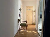 Flur mit Abstellkammer - 