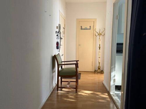 Flur mit Abstellkammer - 