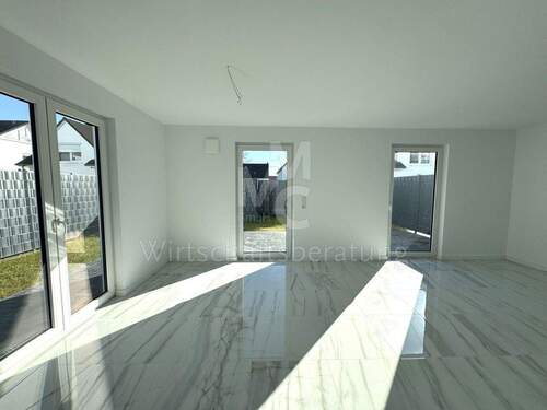 Wohn-/ Esszimmer - Doppelhaushälfte mit 137,00 m&sup2; in Langenhagen / Godshorn zum Kaufen