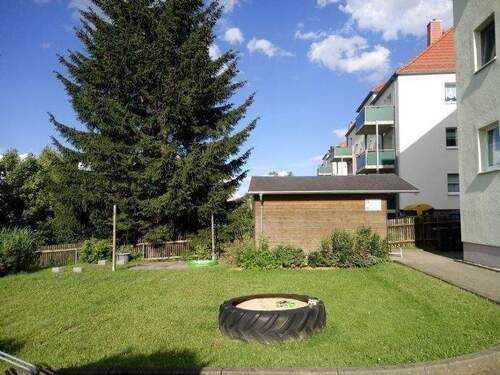 Garten mit Fahrradschuppen - 2 Zimmer Etagenwohnung zur Miete in Zwickau