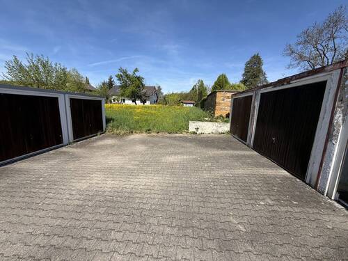 Zufahrt Garagen - 