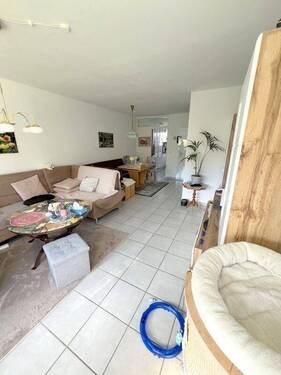 Blick zum Essbereich und Küche - 
