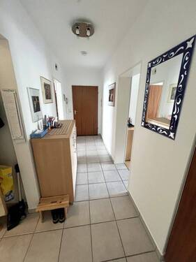 Eingang mit Flur - 3 Zimmer Etagenwohnung zur Miete in Langenargen