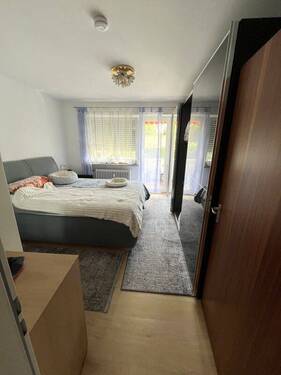 Schlafzimmer mit Zugang Balkon - 3 Zimmer Etagenwohnung in Langenargen
