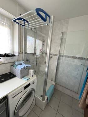Bad mit Dusche - 