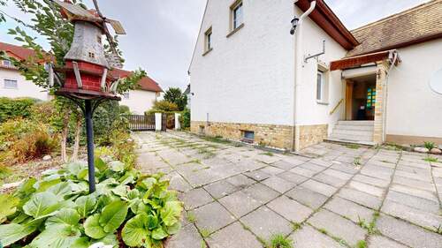 Einfahrt - 5 Zimmer Einfamilienhaus zum Kaufen in Jesewitz