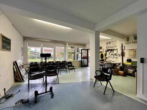 EG_Fahrschule - 4 Zimmer Büro zum Kaufen in Ludwigsburg