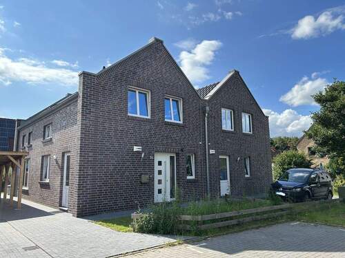 Referenzobjekt - Wohnen mit Lebensqualität - Doppelhaushälfte in zentraler Lage von Apen