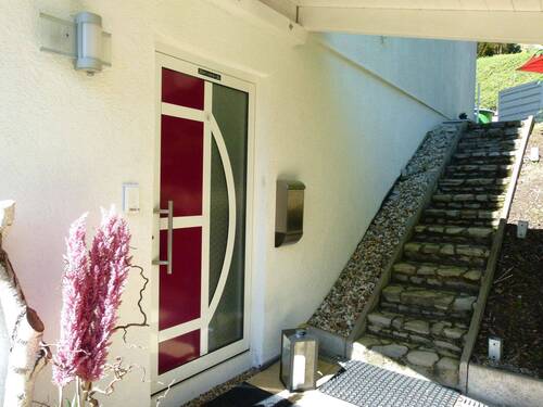 Eingangstür mit Terrassenaufgang - 5 Zimmer Einfamilienhaus zum Kaufen in Neckarbischofsheim