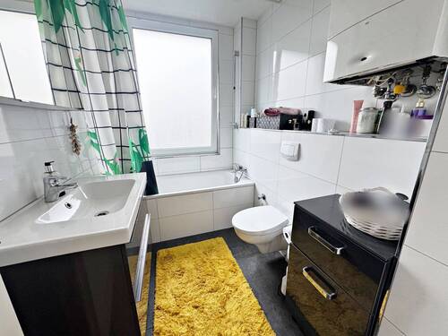 Badezimmer - Etagenwohnung mit 81,00 m&sup2; in Esslingen zum Kaufen