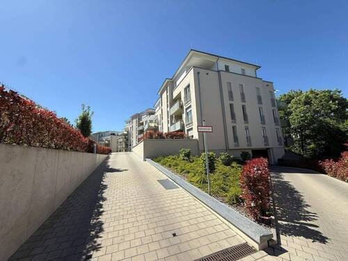 Die Wohnanlage am Bädleweg - Wunderschöne großzügige 3,5 Zi.-EG Wohnung mit 2 Terrassen, ca. 150 qm eigener Gartenanteil, Gäste-WC, TG-Platz und Abstellraum