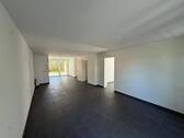 Blick in den großen offenen Wohn- Ess- Kochbereich - 3 Zimmer Etagenwohnung zur Miete in Lahr/Schwarzwald