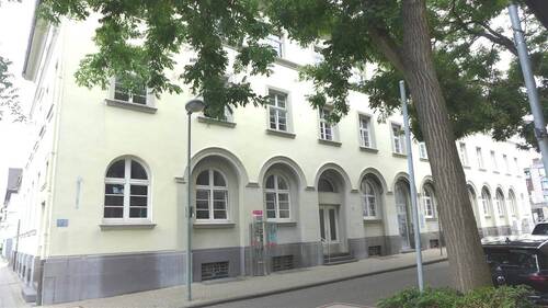 Hausansicht - Rarität! Singlewohnung mitten in Uerdingen
