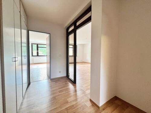 Flur - 2 Zimmer Etagenwohnung zum Kaufen in Bremen