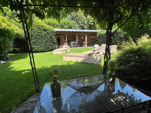 Outdoorküche mit Liegebereich - 