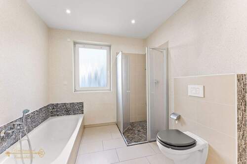 Badezimmer - Doppelhaushälfte mit 82,00 m&sup2; in Brake (Unterweser) zum Kaufen