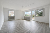 Wohnzimmer - Lichtdurchflutete 3,5-Zimmer-Wohnung mit Terrasse zum Entspannen