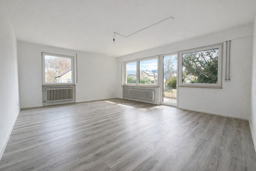 Wohnzimmer - Lichtdurchflutete 3,5-Zimmer-Wohnung mit Terrasse zum Entspannen