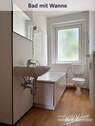Bad mit Wanne - 3 Zimmer Etagenwohnung in Elsteraue