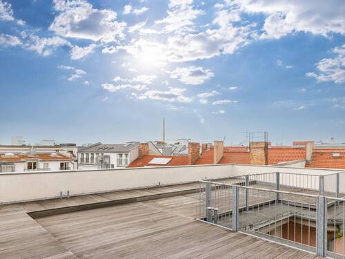 Rooftop Vista - 4 Zimmer Etagenwohnung in Berlin