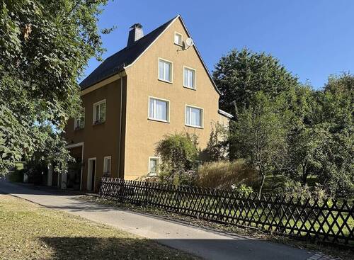 Bild 1 - Freistehendes Einfamilienhaus mit viel Nutzfläche und großem Garagenbereich - ruhige Lage in Geißen bei Gera