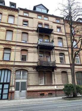 Hausfront - Freie 3-Zimmer-Wohnung mit Balkon in zentraler Lage! Provisionsfrei