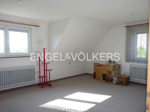 Großes Zimmer im Dachgeschoss - 