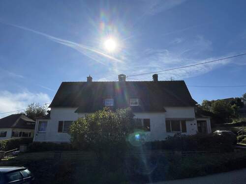 Straßenansicht - Doppelhaus mit schönem Grundstück in gefragter Wohnlage