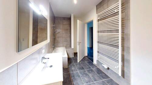 Badezimmer - 3 Zimmer Etagenwohnung zur Miete in Sandersdorf-Brehna/ Sandersdorf