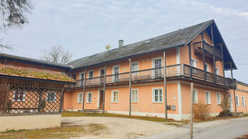 Anwesen - ÖSTERREICH - NÄHE BURGHAUSEN ANWESEN mit MONTEURWOHNUNGEN u. ca. 1 HA WIESE