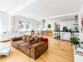 Wohnzimmer - Modernisierte 2-Zi.-Wohnung mit 3 TG-Stellplätzen & Wallbox in zentraler Lage von Karlsruhe