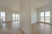 Blick in Wohnbereich und Zimmer - 
