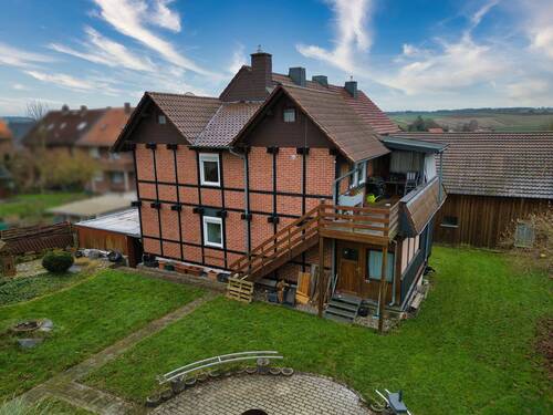 1_Hinteransicht - 9 Zimmer Doppelhaushälfte zum Kaufen in Gudensberg