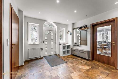 Flur - Einfamilienhaus mit 155,00 m&sup2; in Wardenburg zum Kaufen