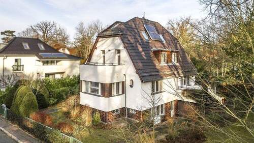 Hausansicht - Raum für Familie & Freiheit: Haus mit Bootsliegeplatz & Einliegerwohnung entdecken!