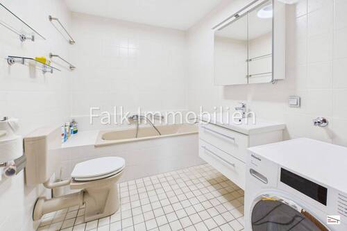 innenl. Bad mit Badewanne - 